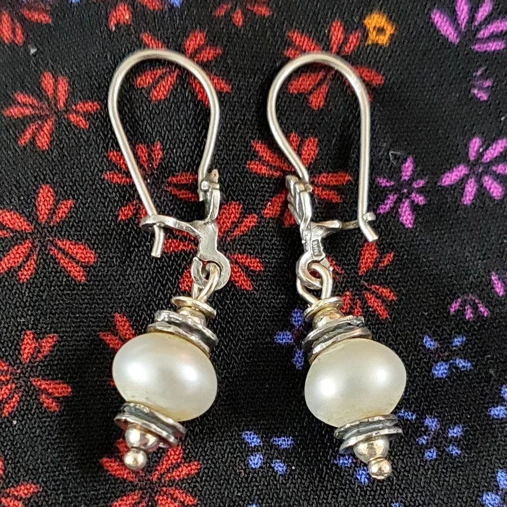 Silpada 925 Sterling Silver Light The Way Pearl Earrings